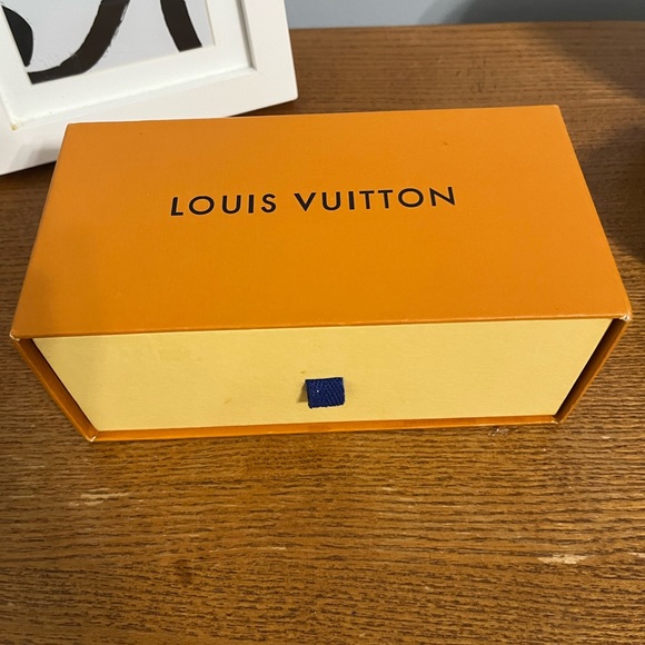 LOUIS VUITTON CYCLONE SUNGLASSES - Picture 6 of 7